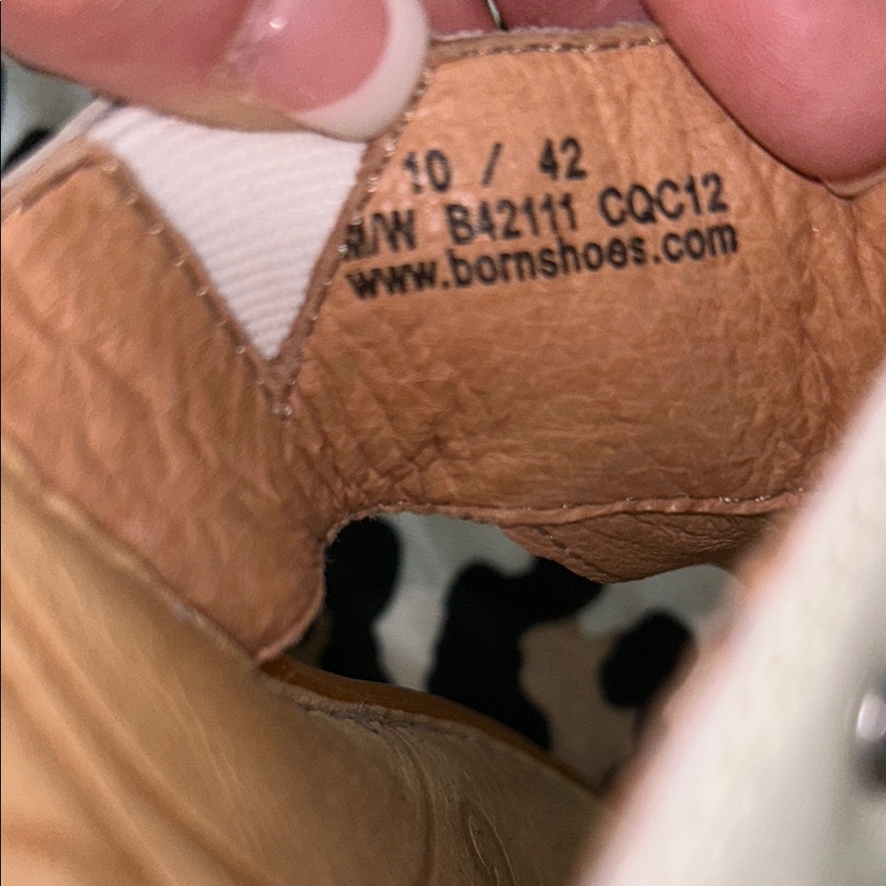 BORN🌻Off White/Cream LEATHER SANDALS Flip Flop Style Size 10 - Picture 6 of 8
